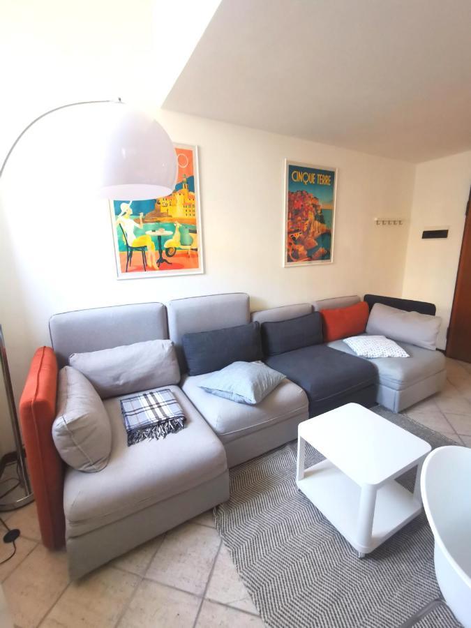 Old Town Apartment With Terrace - Live Love Lake بسكييرا ديل غاردا المظهر الخارجي الصورة