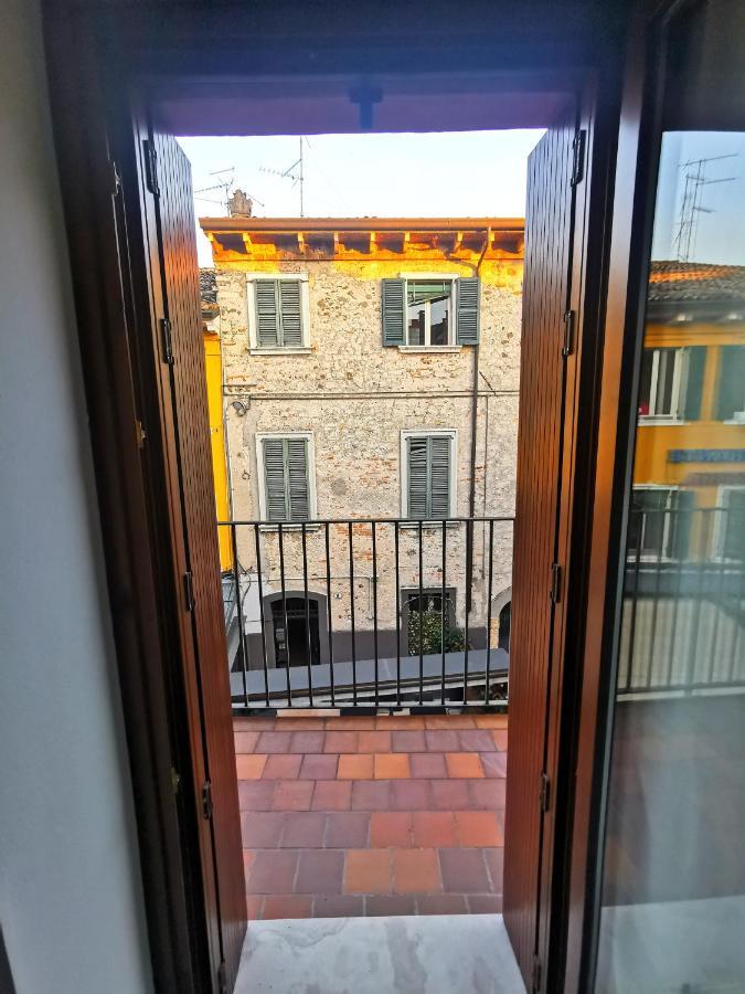 Old Town Apartment With Terrace - Live Love Lake بسكييرا ديل غاردا المظهر الخارجي الصورة