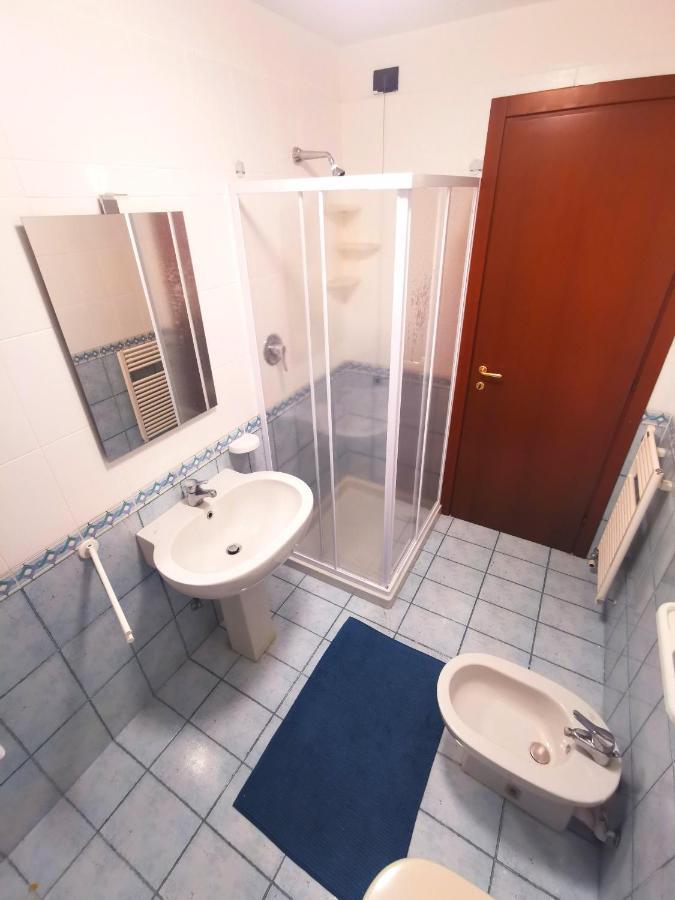 Old Town Apartment With Terrace - Live Love Lake بسكييرا ديل غاردا المظهر الخارجي الصورة