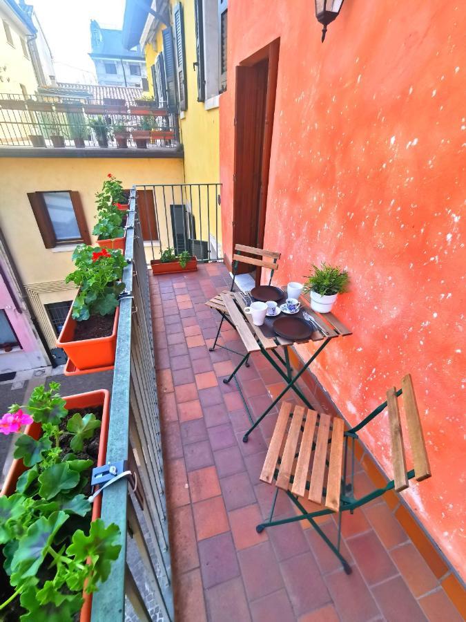 Old Town Apartment With Terrace - Live Love Lake بسكييرا ديل غاردا المظهر الخارجي الصورة