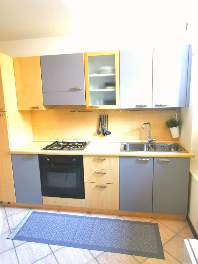 Old Town Apartment With Terrace - Live Love Lake بسكييرا ديل غاردا المظهر الخارجي الصورة