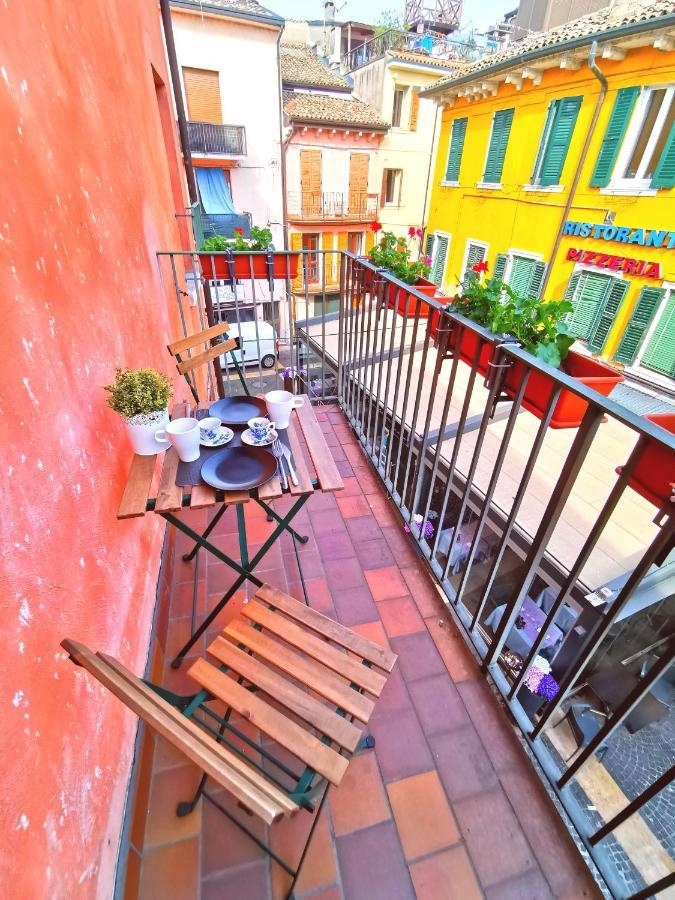 Old Town Apartment With Terrace - Live Love Lake بسكييرا ديل غاردا المظهر الخارجي الصورة