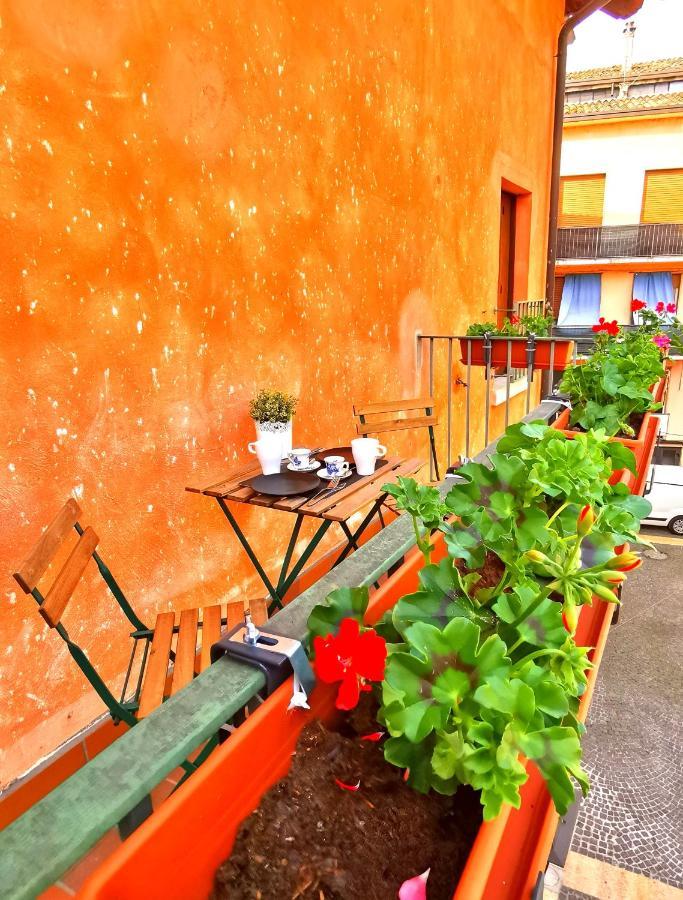 Old Town Apartment With Terrace - Live Love Lake بسكييرا ديل غاردا المظهر الخارجي الصورة