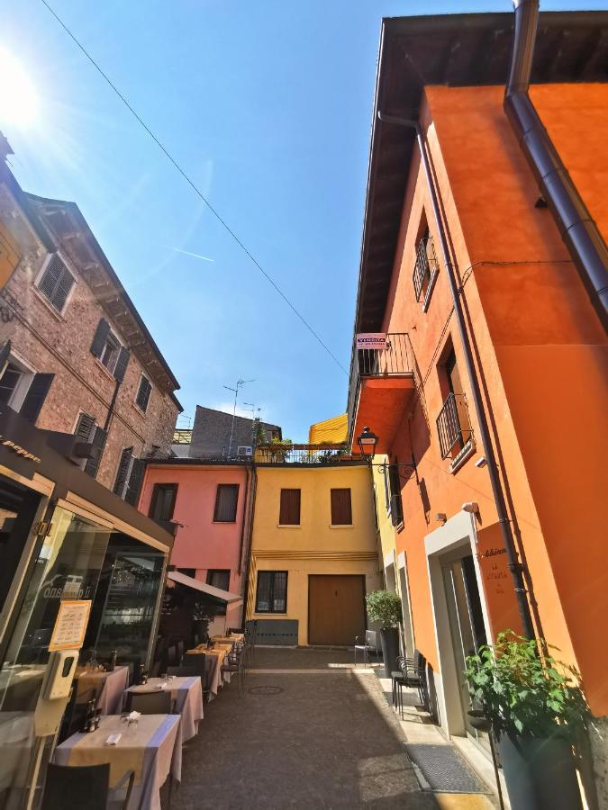 Old Town Apartment With Terrace - Live Love Lake بسكييرا ديل غاردا المظهر الخارجي الصورة