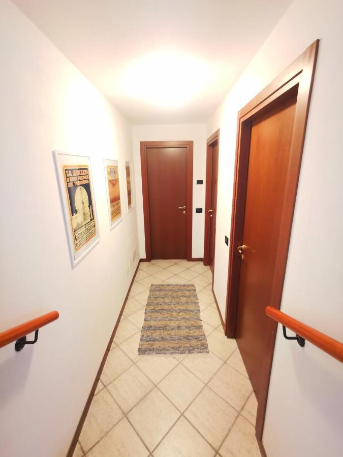 Old Town Apartment With Terrace - Live Love Lake بسكييرا ديل غاردا المظهر الخارجي الصورة