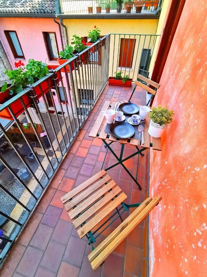 Old Town Apartment With Terrace - Live Love Lake بسكييرا ديل غاردا المظهر الخارجي الصورة