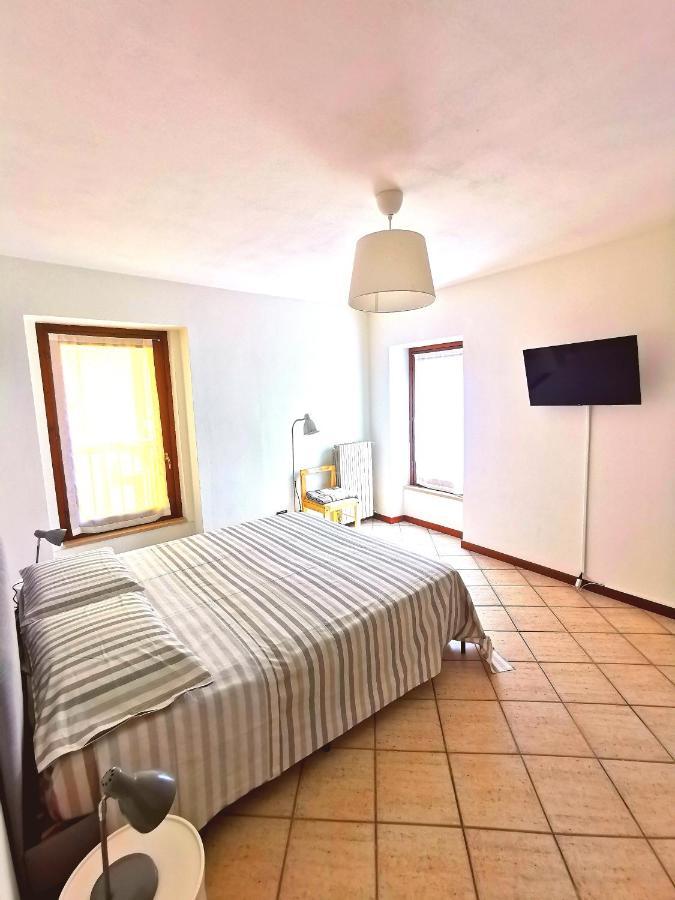 Old Town Apartment With Terrace - Live Love Lake بسكييرا ديل غاردا المظهر الخارجي الصورة