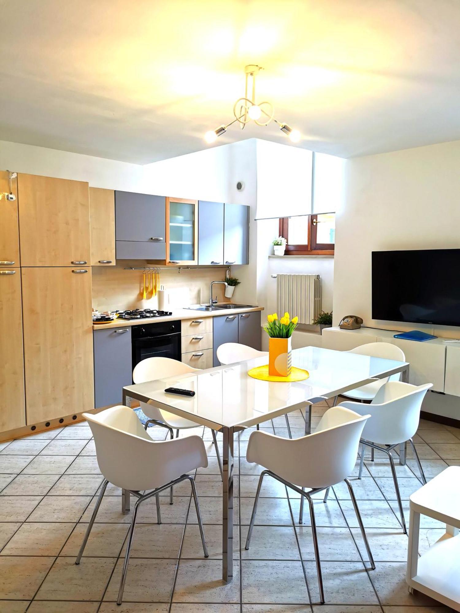 Old Town Apartment With Terrace - Live Love Lake بسكييرا ديل غاردا المظهر الخارجي الصورة